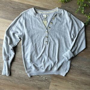 Grey State Hannah Pullover Sweater Top in Classic Grey